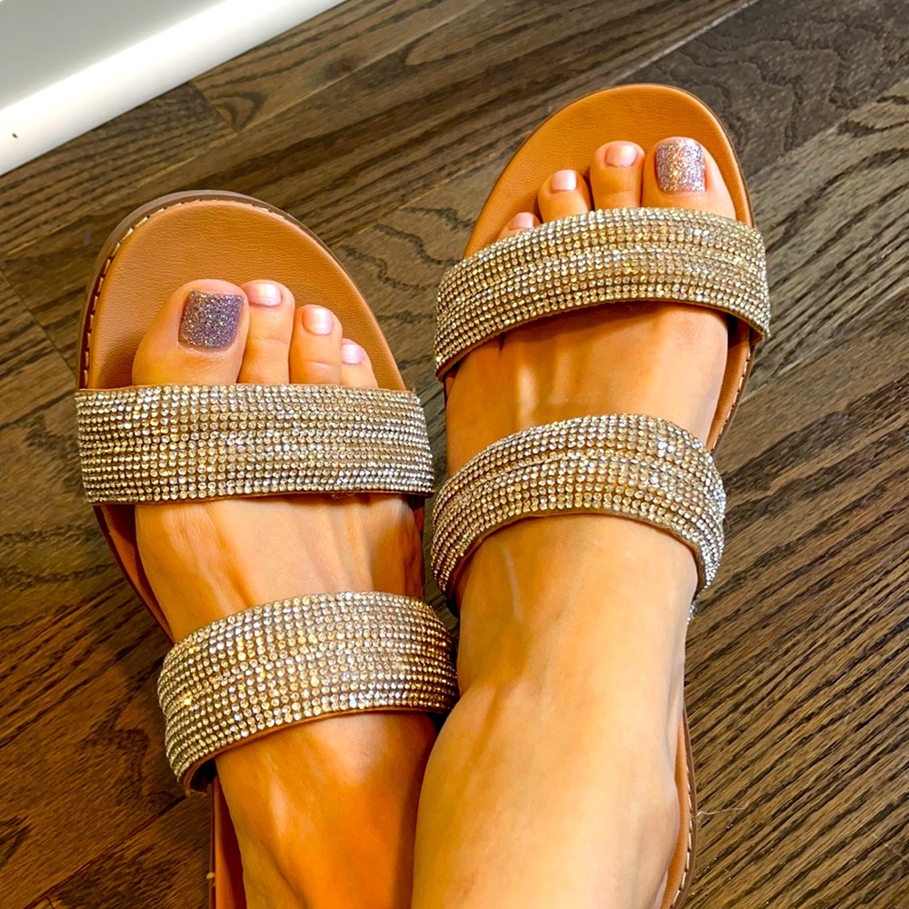 Women’s Steve Madden rhinestone flats sandals size 8.5